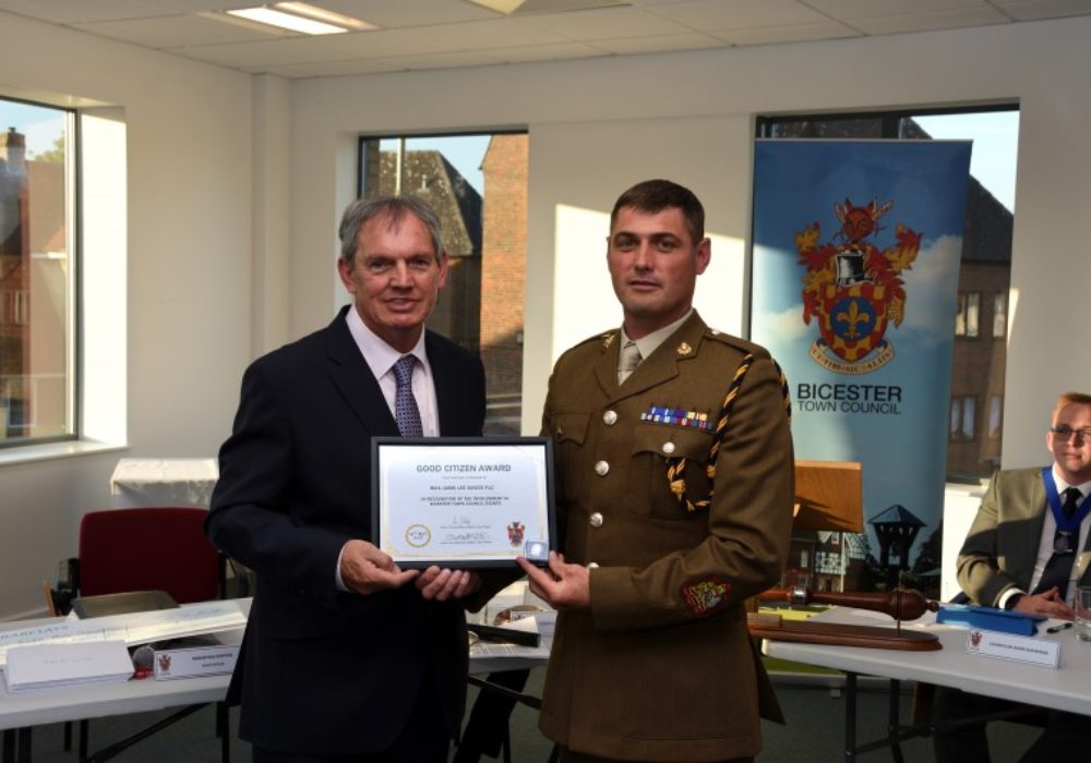 The award was presented to WO1 (GSM) Lee Davies RLC by the outgoing Bicester Town Mayor Councillor, Les Sibley